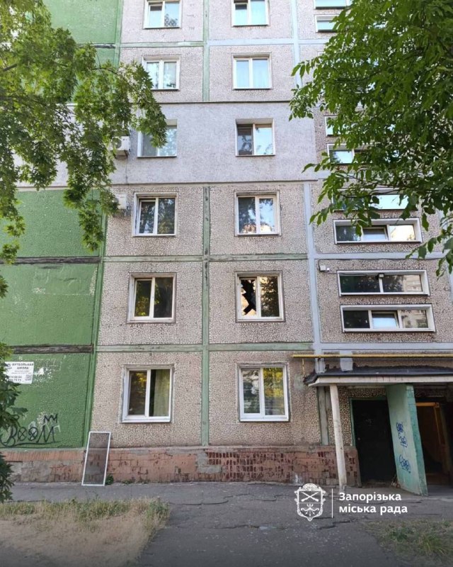 В Запорожье в результате российского ракетного удара повреждены жилые дома