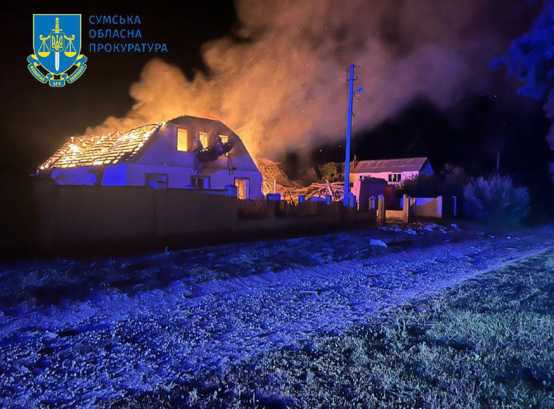 В результате удара беспилотника в поселке Бездрик Сумской области пострадали два человека