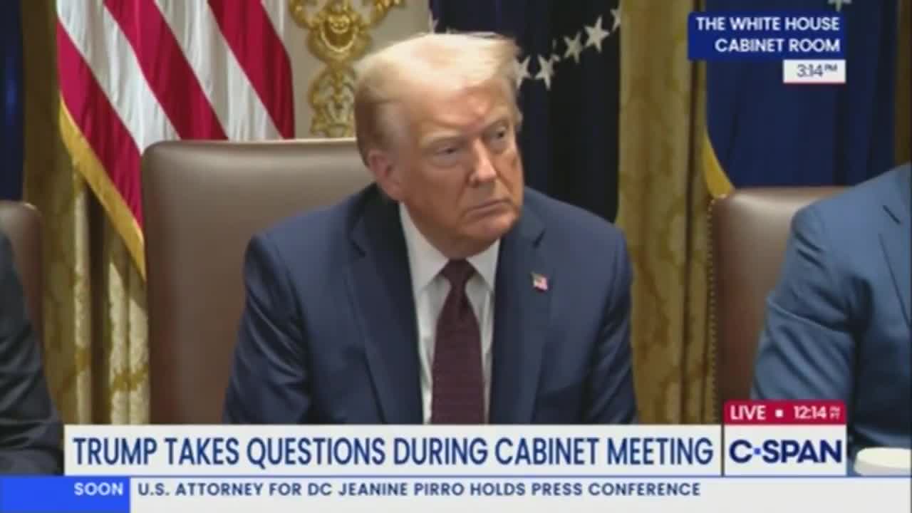 Репортер: Лавров заявил, что Путин не подпишет соглашение с Зеленским, потому что Россия считает его нелегитимным. Трамп: Неважно, что они говорят. Всё это чушь. Позерство. Виткофф: Согласен.