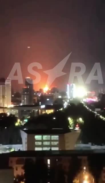 Крупный пожар на НПЗ в Краснодаре из-за ударов беспилотников