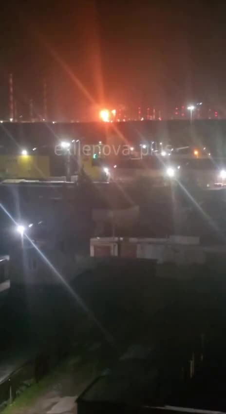 Беспилотники атаковали нефтеперерабатывающий завод в Киришах Ленинградской области