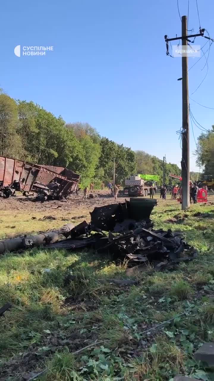 В Киевской области в результате ночного взрыва повреждена железная дорога
