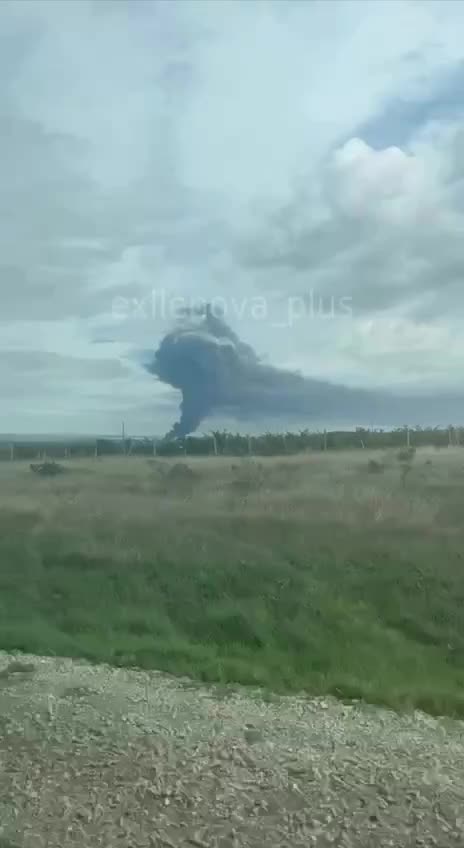 El depósito de combustible sigue ardiendo en Feodosia