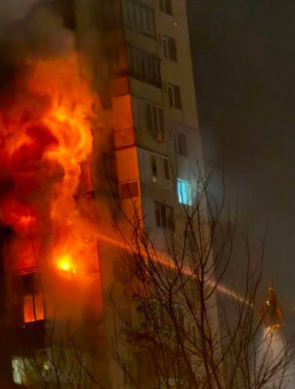 Au moins deux personnes tuées à la suite d'une attaque russe avec des drones et des missiles à Kyiv