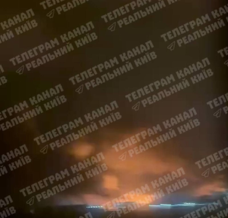 Incendies à Kyiv après des frappes de missiles balistiques