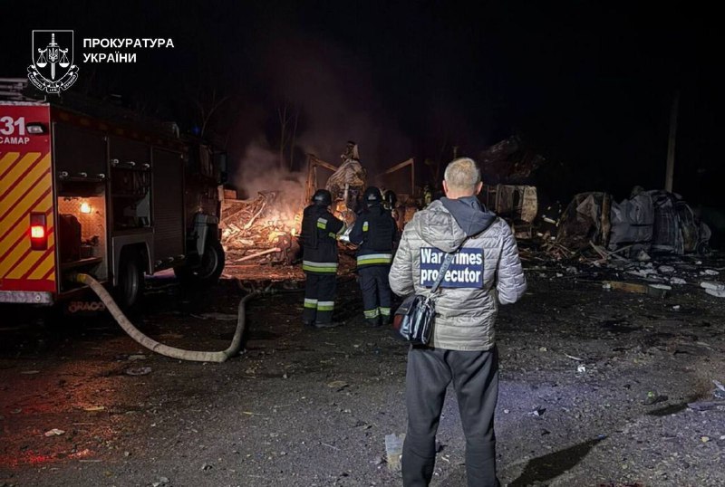 В результате российской атаки с применением ракет и беспилотников в Самарском районе вчера вечером погибли 4 человека, в том числе 2 ребенка, и еще 7 получили ранения.