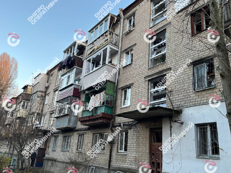 Deux personnes, dont un enfant, ont été blessées lors d'un raid de drones à Dnipro ; d'importants dégâts matériels ont été constatés dans les habitations.