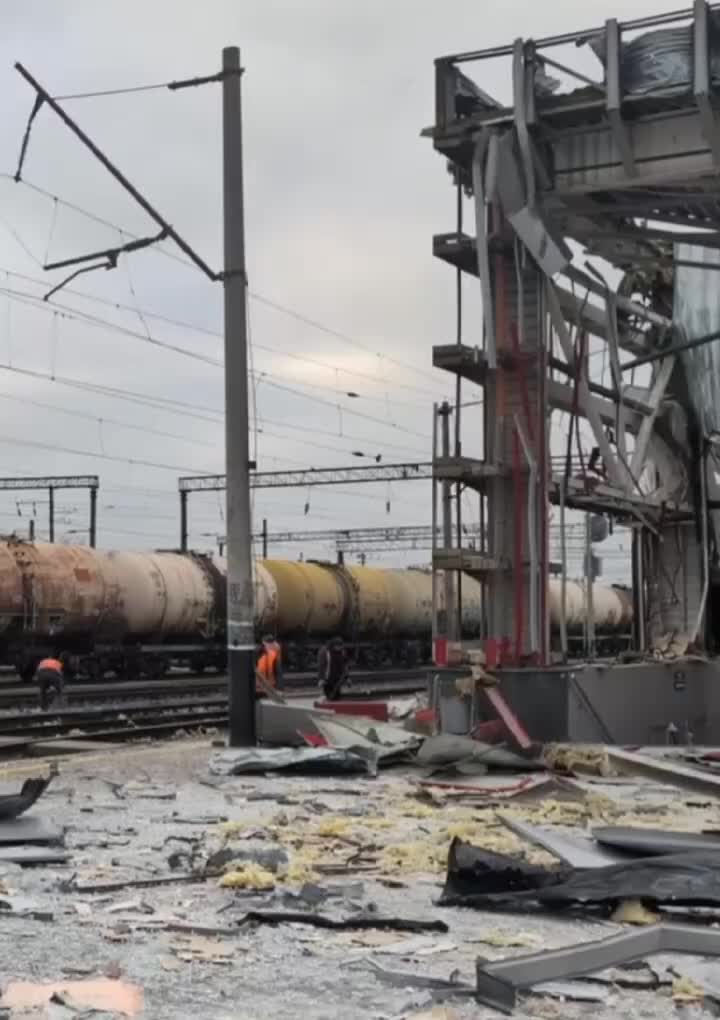 Tres personas resultaron heridas en un ataque ruso nocturno en la región de Kyiv.