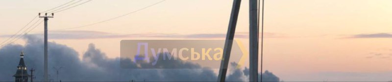 Un porte-conteneurs civil est en feu après une frappe de missile russe à Odessa