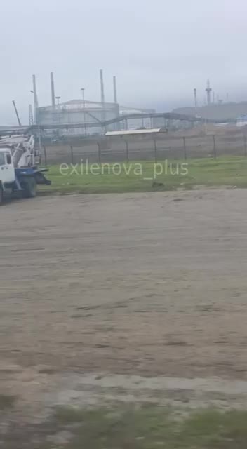 حريق يندلع في ميناء تامان نتيجة للهجوم الذي وقع ليلاً