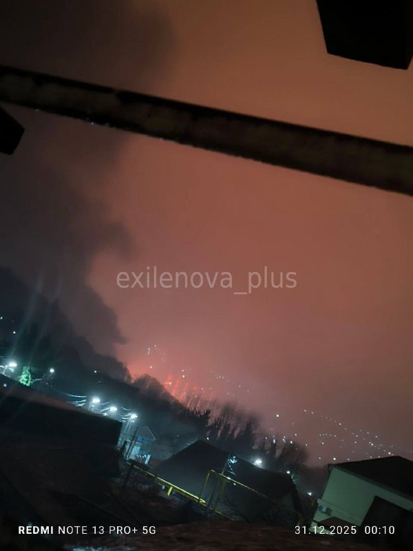 В Туапсе произошел пожар после взрывов.