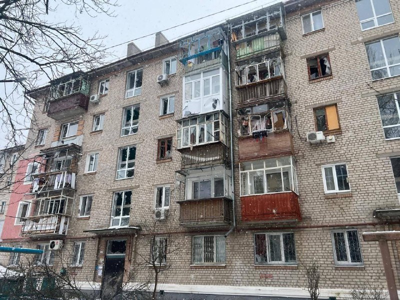 Une personne a été tuée et sept autres blessées aujourd'hui à la suite de bombardements à l'artillerie et de frappes de drones dans le district de Nikopol.