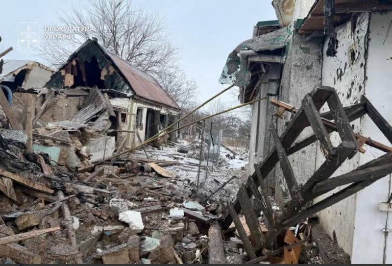 Dnipropetrovsk bölgesinin Vasylkivka beldesinde insansız hava araçlarının düzenlediği saldırılar sonucu 6 kişi yaralandı.