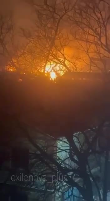 Un depósito de municiones fue atacado en Debaltseve y se reportaron explosiones secundarias e incendio.