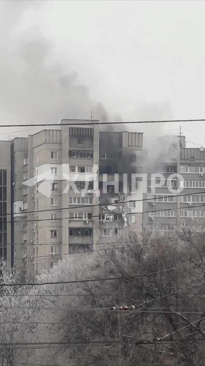 Un drone a frappé une maison d'habitation à Dnipro, faisant des blessés.