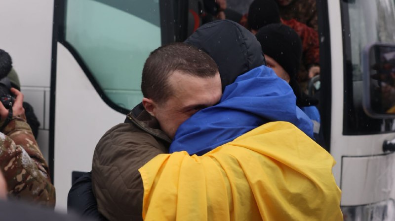 157 Ukrainian servicemen and civilians were released from the Russian captivity in a new prisoners exchange