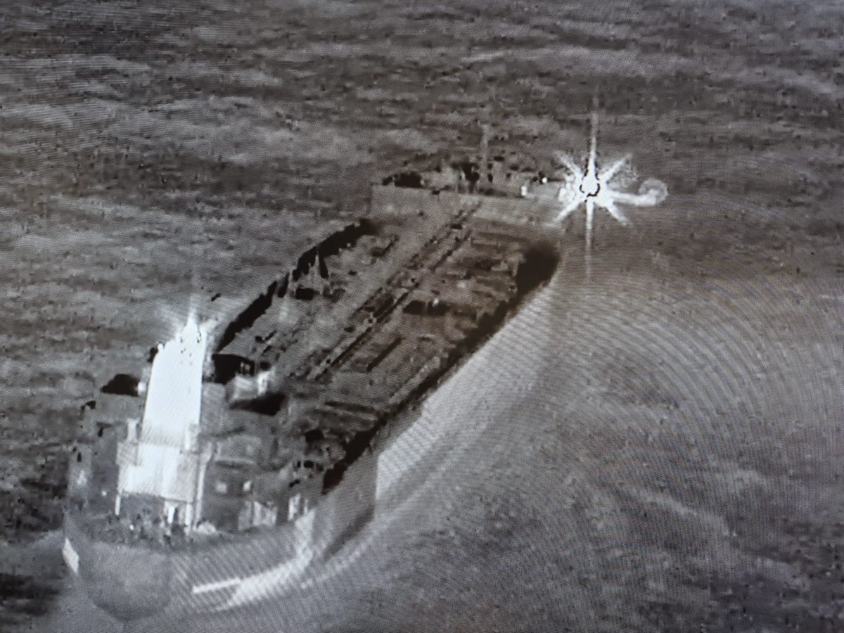 Ministre de la Défense belge : Ces dernières heures, nos forces armées, avec le soutien des forces armées françaises, ont arraisonné un pétrolier appartenant à la flotte clandestine russe. Le navire est actuellement escorté vers le port de Zeebrugge, où il sera saisi. L'opération Blue Intruder a été menée par une équipe de militaires d'un courage exceptionnel.