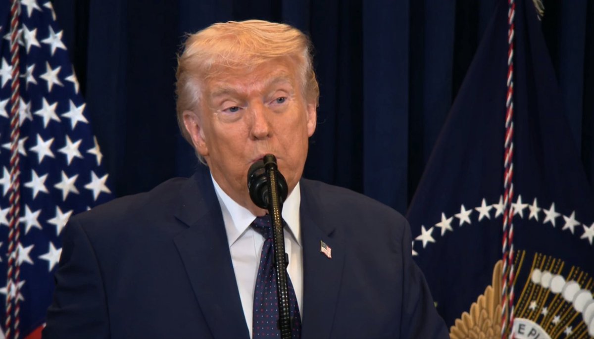 Trump y Putin hablaron hoy sobre Oriente Medio. Él quiere ser útil. Le dije: 'Podrían ser más útiles si terminan la guerra entre Ucrania y Rusia; eso sería aún más útil'. Pero tuvimos una conversación muy buena, declaró Trump en una conferencia de prensa en Florida.