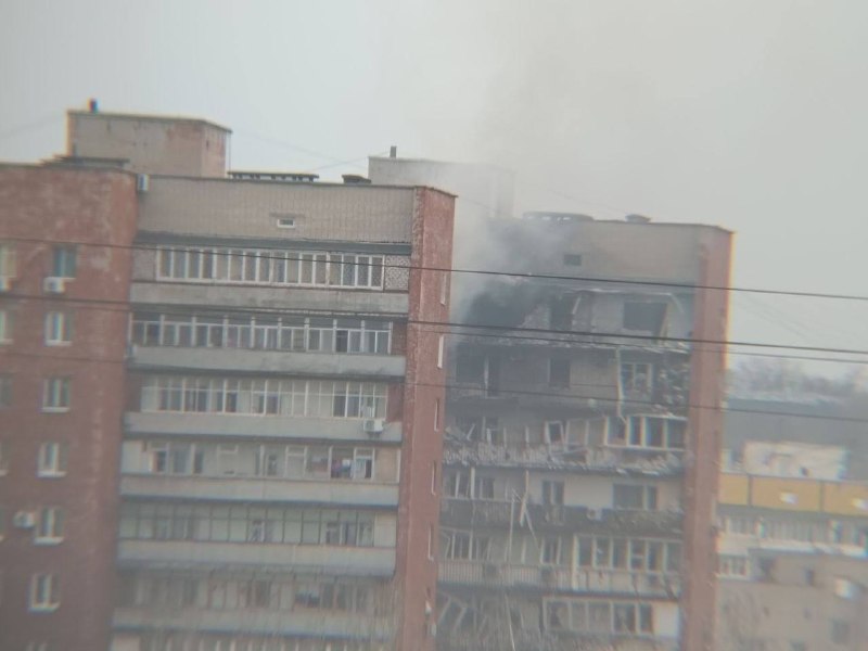 Un dron impactó una vivienda en la ciudad de Dnipro.