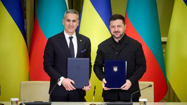 Zelensky y el primer ministro búlgaro, Andrey Gyurov, firmaron un acuerdo de cooperación en materia de seguridad por un período mínimo de 10 años.