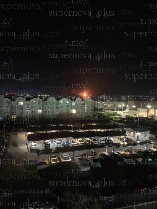 В результате удара беспилотника в Севастополе загорелся топливный склад.