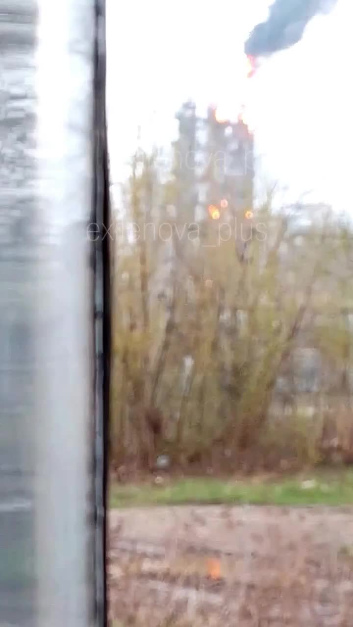 Сообщается о налете беспилотников на химическое предприятие Новокуйбышевск Нефтехим в Самарской области России.