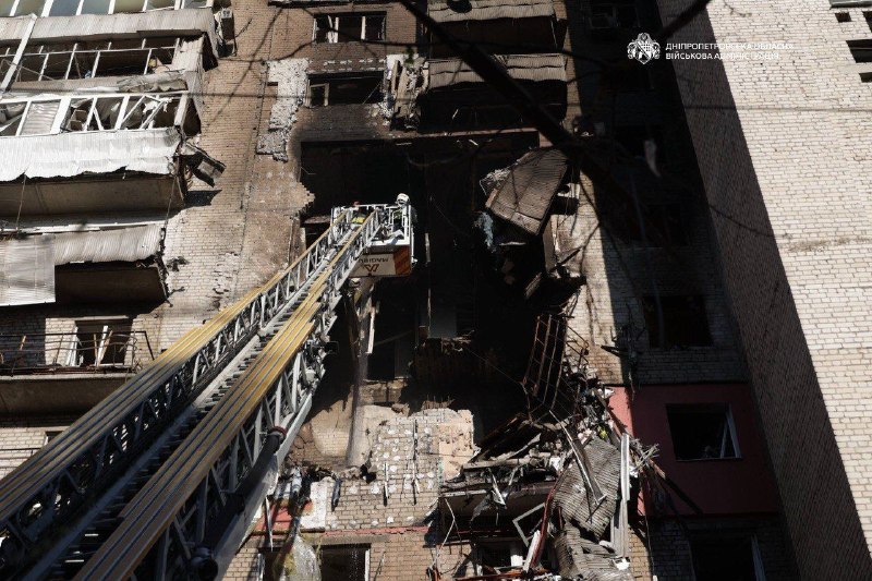 В результате удара российских беспилотников в городе Днепр погибли 2 человека, 10 получили ранения.
