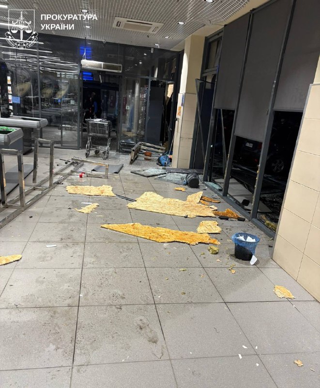 One person wounded as result of explosion of a car near grocery in Kharkiv