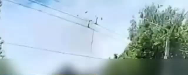 Беспилотник врезался в жилой дом в Луцке.