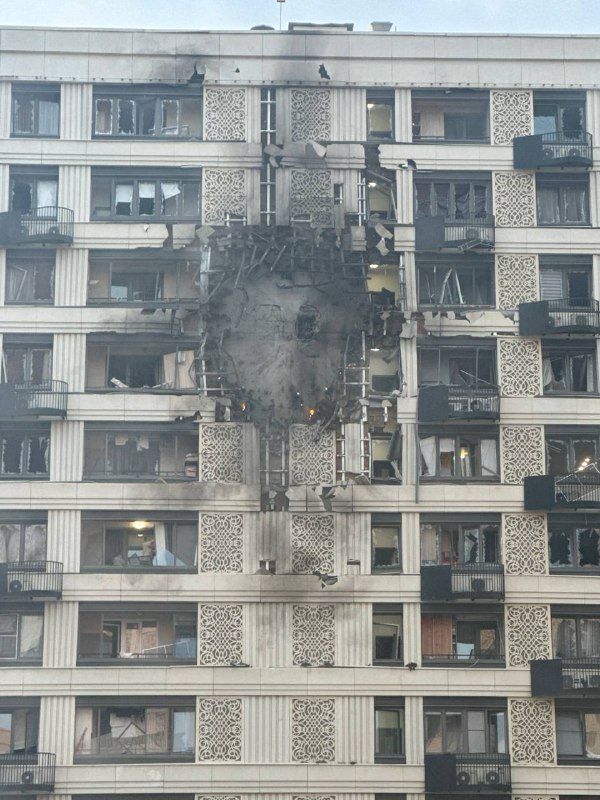 За даними російських ЗМІ з посиланням на російську владу, щонайменше 3 людини загинули та понад 17 отримали поранення, зокрема 12 на нафтопереробному заводі в Капотні, внаслідок ударів дронів.