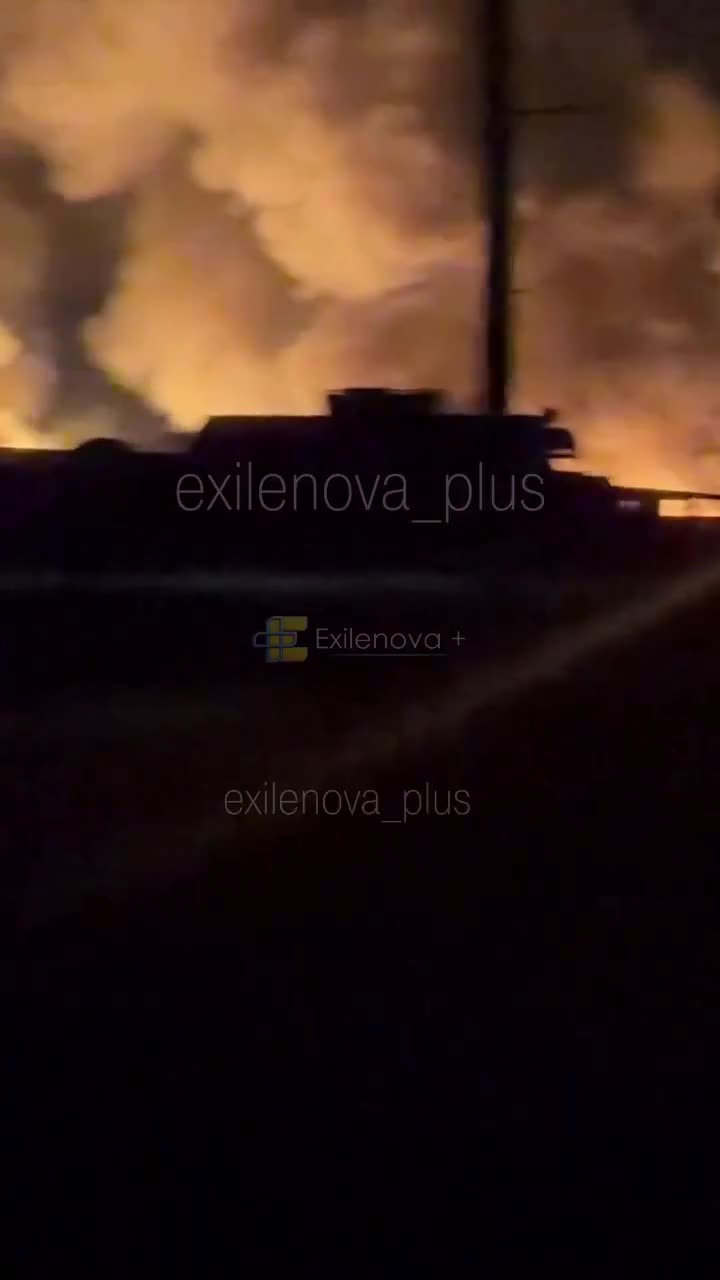 Пожежі після нальоту дронів в окупованому Генічеську Херсонської області
