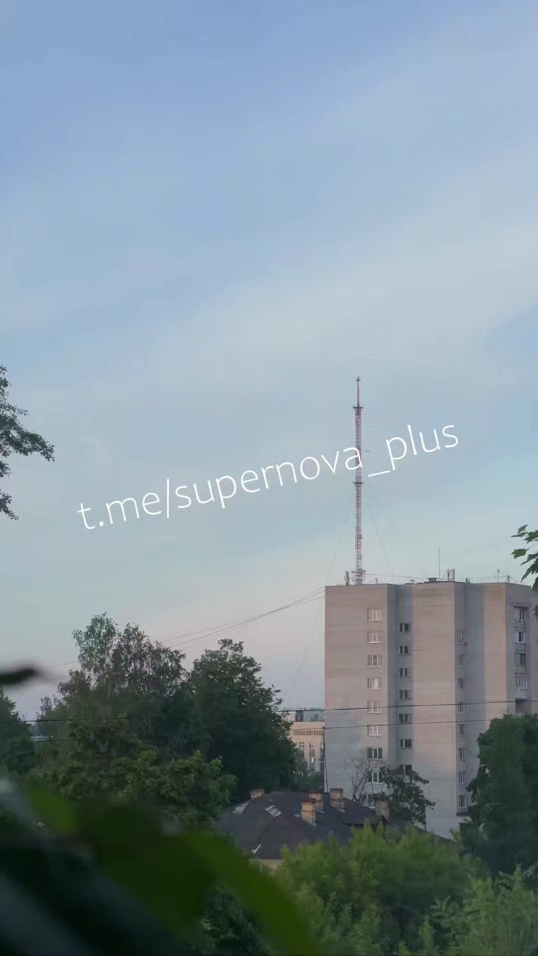 Leningrad bölgesinde insansız hava araçlarıyla baskın düzenlendiği bildirildi.