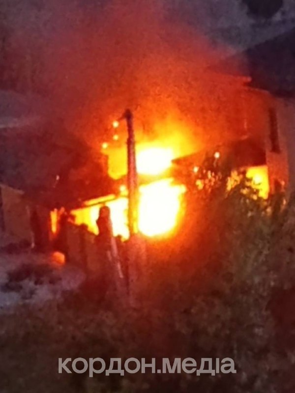 Пожар после взрывов в Сумах