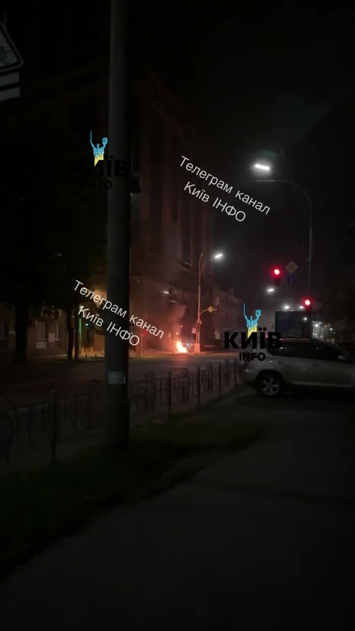 Сообщается об ударе беспилотника в Печерском районе Киева.