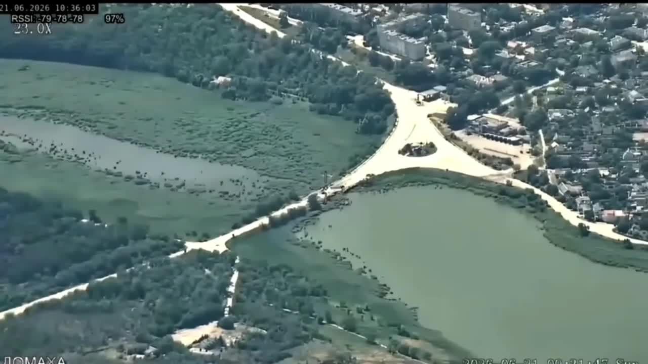 Ukrayna hava kuvvetleri, Zaporijya bölgesindeki Vasylivka'da bulunan köprüye hava saldırısı düzenledi.