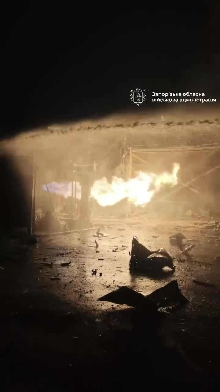 У Запоріжжі горить АЗС