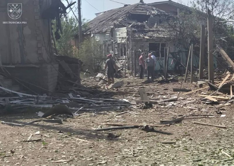 Sumy bölgesinin Hlukhiv köyünde meydana gelen grev sonucu 3 kişi yaralandı.