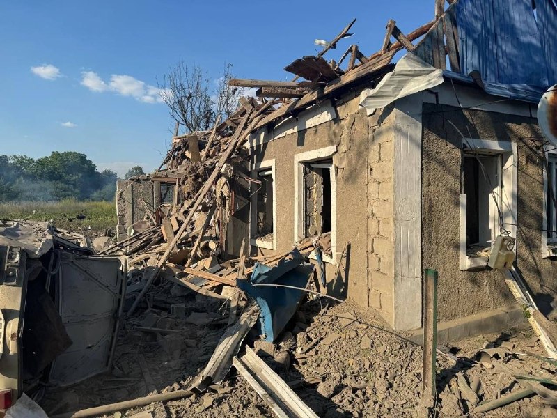 Donetsk bölgesindeki Oleksandrivka kasabasına düzenlenen hava saldırıları sonucu 1 kişi hayatını kaybetti.
