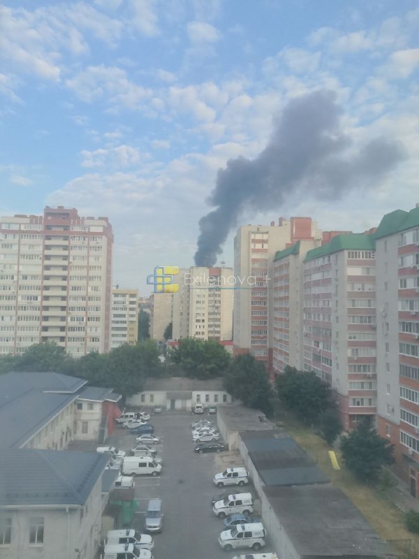 Belgorod'da patlamaların ardından yangın çıktı.