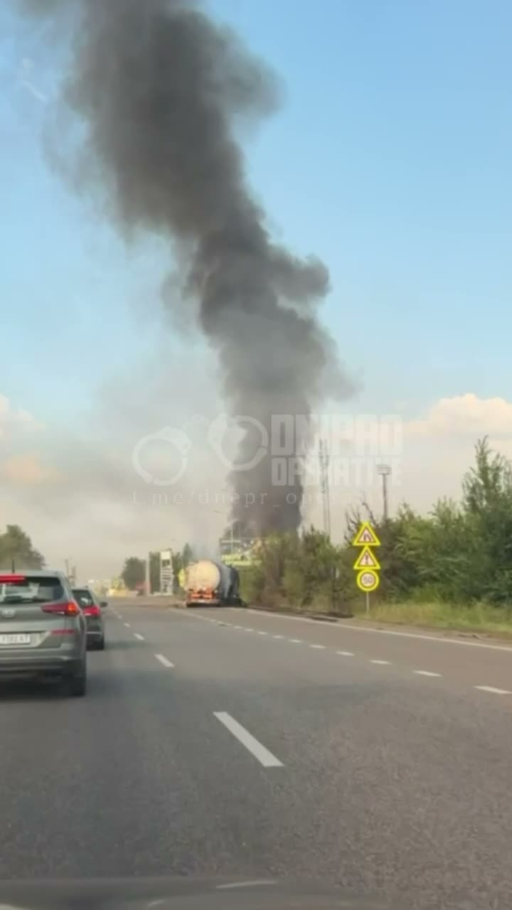 Dnipropetrovsk bölgesindeki Krynychky yakınlarındaki bir benzin istasyonuna insansız hava aracı isabet etti.