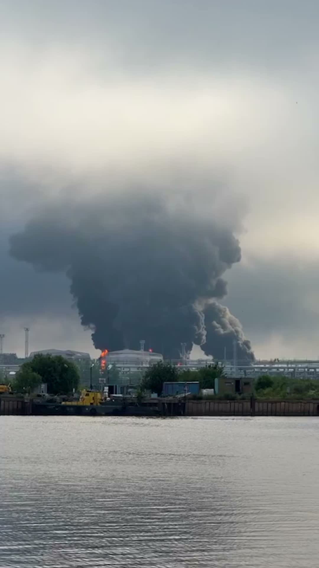Başkan Zelensky, St. Petersburg limanına ve Kronstadt'taki deniz üssüne yönelik uzun menzilli hava saldırılarını doğruladı.