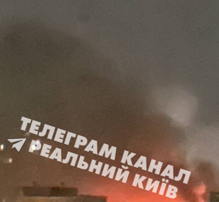 Kyiv'de balistik füze saldırısının ardından dumanlar yükseliyor.