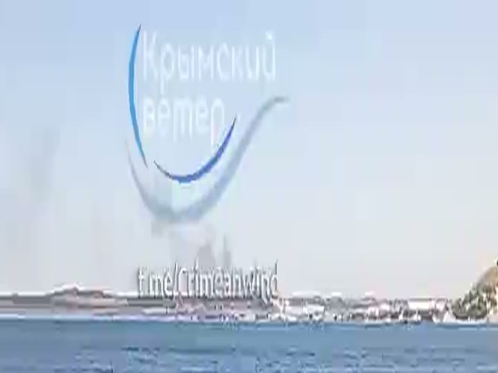 Kerç limanındaki petrol terminali, gece yapılan bir saldırının ardından alev aldı.