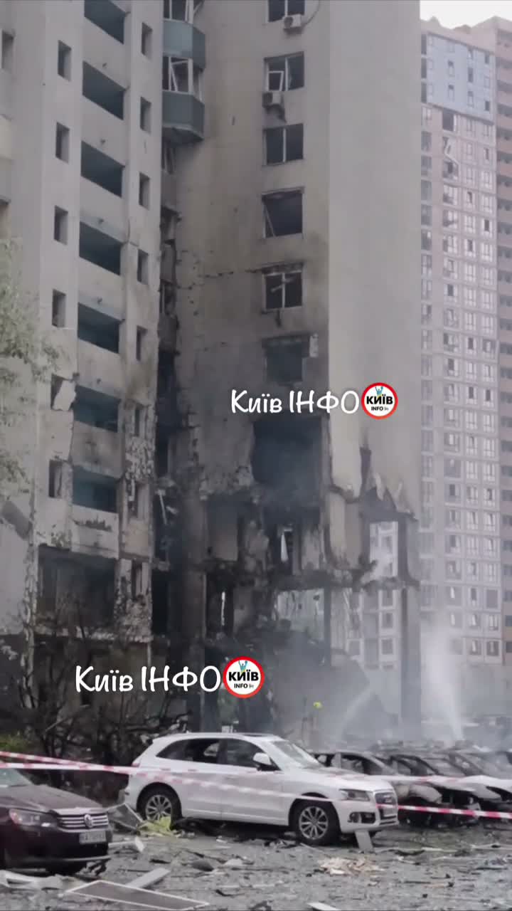 Rus füze saldırılarının ardından Kyiv'de hasar meydana geldi.