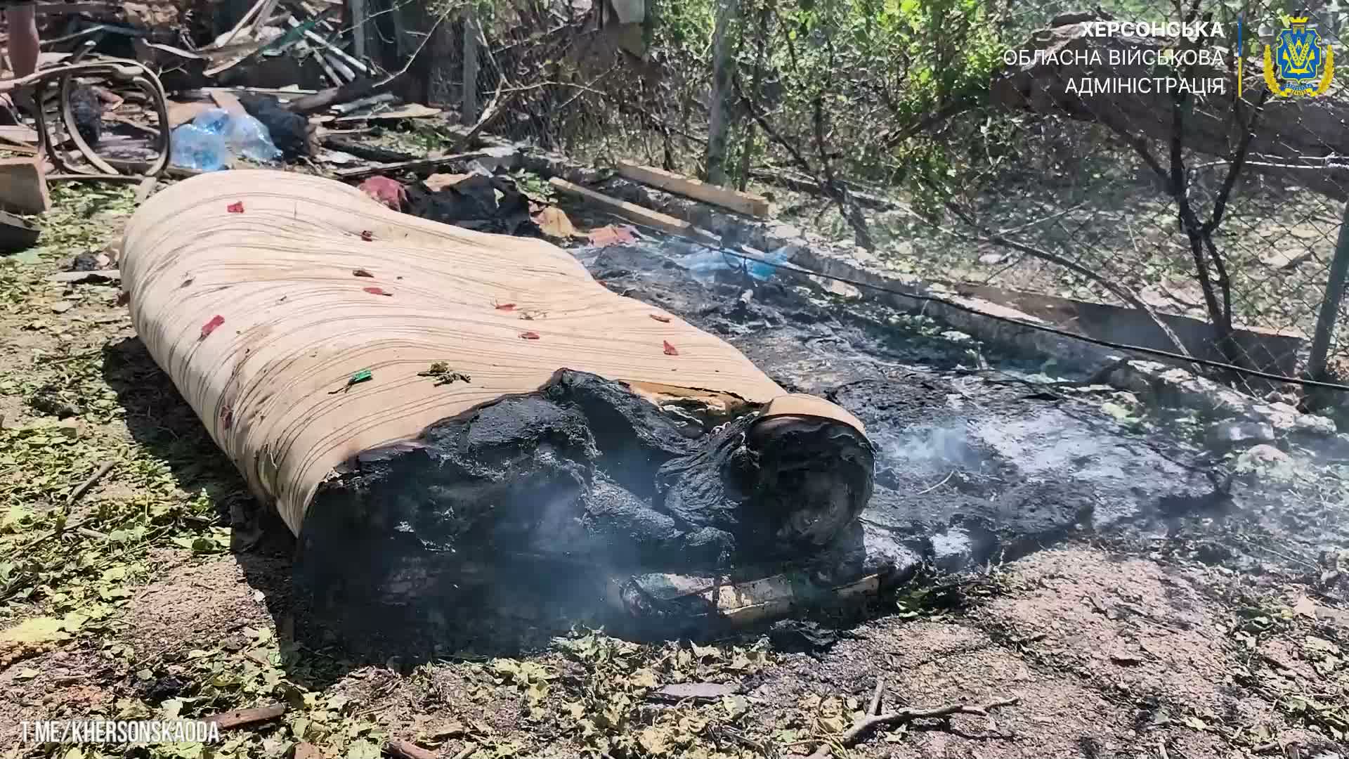 Kherson yakınlarındaki Zelenivka köyünde Rus hava saldırıları sonucu birçok ev yıkıldı.