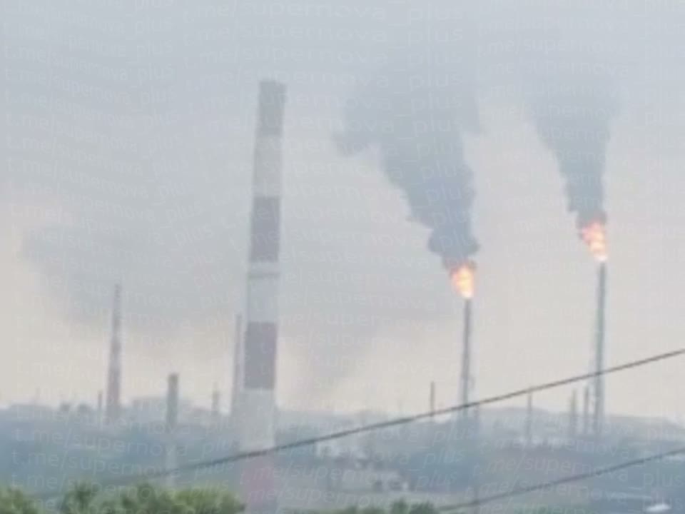 Повідомляється про пожежу поблизу нафтопереробного заводу в Уфі