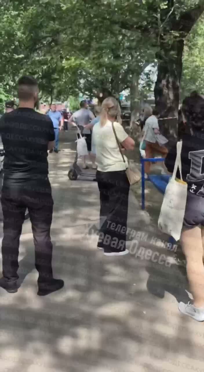 Ситуація із заручниками в Одесі. Поліція затримала підозрюваного після короткочасного протистояння