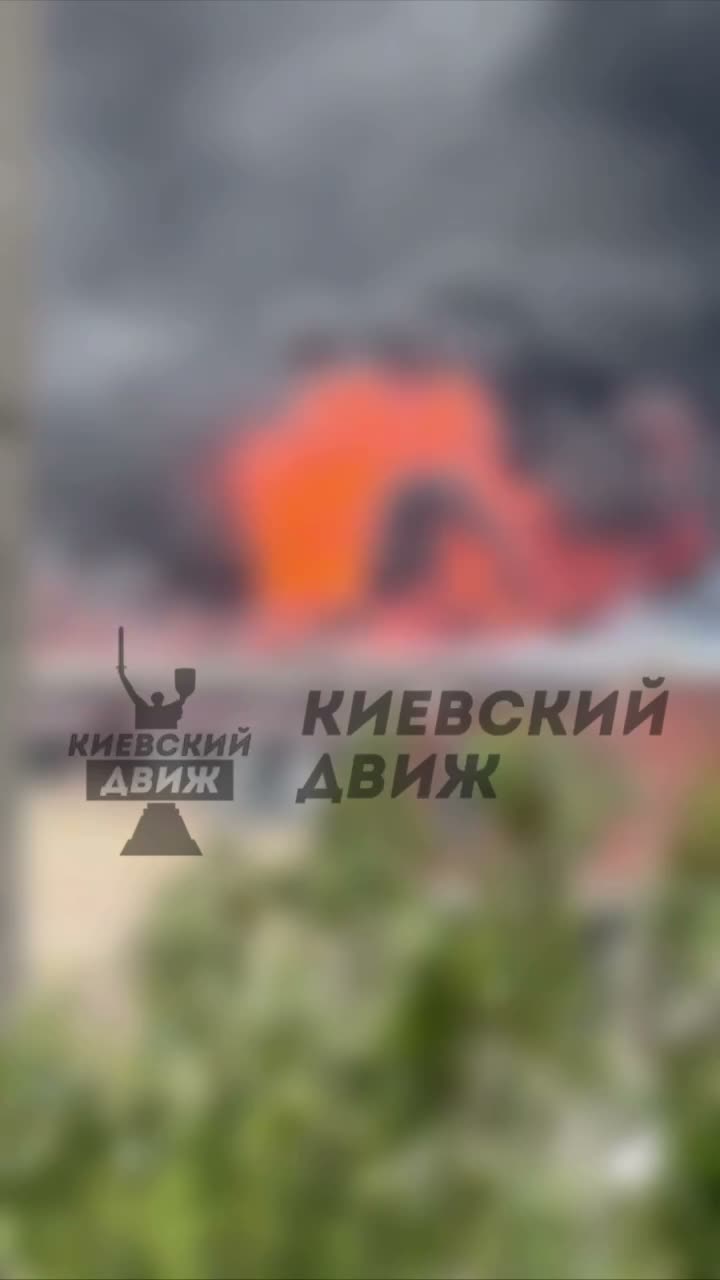 Kyiv'de insansız hava aracı saldırısının ardından büyük yangın çıktı.