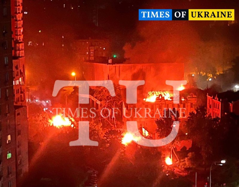 Масштабні пожежі в Києві внаслідок ударів російських балістичних ракет