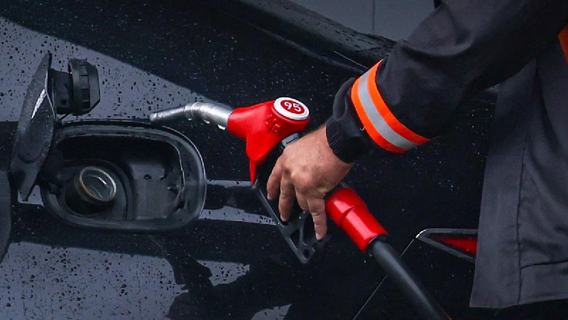 Заборону на експорт бензину з Росії продовжать до кінця цього року, оголосив віце-прем'єр-міністр Олександр Новак.
